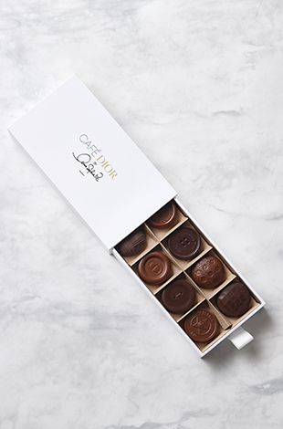 Palace Hotel Tokyo Accommodation Package A Touch Of Dior Bonbon Chocolat T2 | © 美しい国の、美しい一日がある。2024