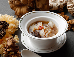 Palace Hotel Tokyo Amber Palace Autumn 2025 Steamed Morel Mushroom Soup HT2 | © 美しい国の、美しい一日がある。2024