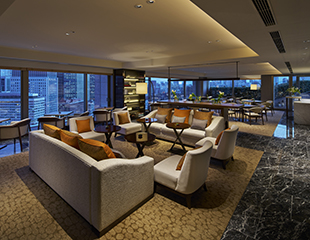 Palace Hotel Tokyo Club Lounge 2025 Evening HT2 | © 美しい国の、美しい一日がある。2024