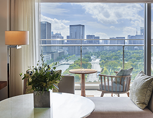 Palace Hotel Tokyo Deluxe Room With Balcony Image Daytime HT2 | © 美しい国の、美しい一日がある。2024