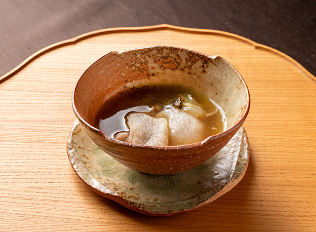 Palace Hotel Tokyo Essence Of Japan Shiga Bear Meat And Soft Shelled Turtle II | © 美しい国の、美しい一日がある。2024 Palace Hotel Tokyo Essence Of Japan Shiga Bear Meat And Soft Shelled Turtle II | © 美しい国の、美しい一日がある。2024