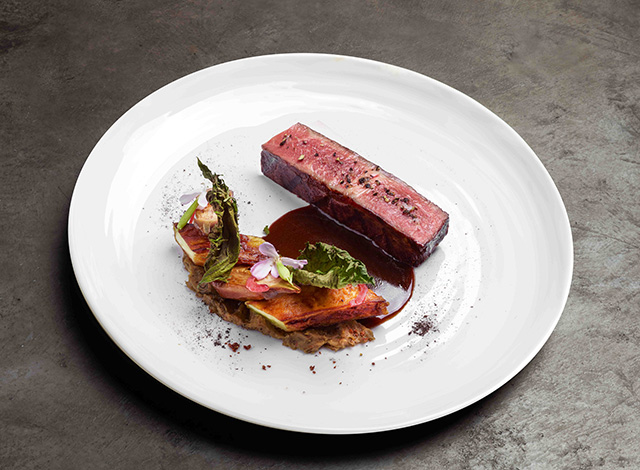 Palace-Hotel-Tokyo-Esterre-AD_-beef-Kobe-aubergine-et-shiso-vert–H2