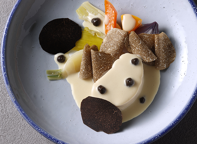 Palace Hotel Tokyo Esterre Champagne SALON Poached Prawn | © 美しい国の、美しい一日がある。2024