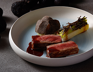 Palace Hotel Tokyo Esterre Christmas 2025 Tenderloin Of Wagyu HT2 | © 美しい国の、美しい一日がある。2024 Palace Hotel Tokyo Esterre Christmas 2025 Tenderloin Of Wagyu HT2 | © 美しい国の、美しい一日がある。2024
