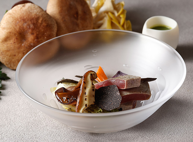 Palace Hotel Tokyo Esterre Winter 2025 Lightly Cooked Tuna | © 美しい国の、美しい一日がある。2024 Palace Hotel Tokyo Esterre Winter 2025 Lightly Cooked Tuna | © 美しい国の、美しい一日がある。2024