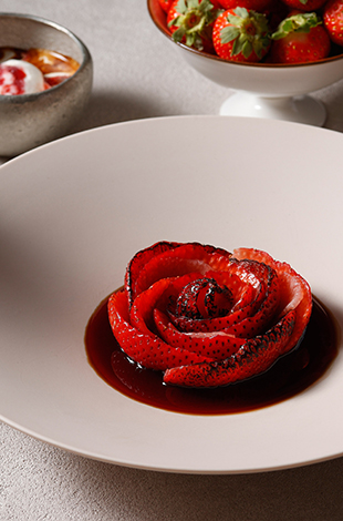 Palace Hotel Tokyo Esterre Winter 2025 Local Strawberries T2 | © 美しい国の、美しい一日がある。2024