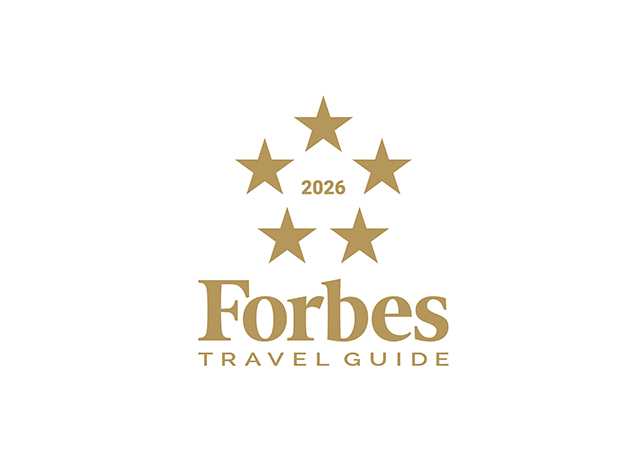 Palace Hotel Tokyo Forbes Travel Guide Five Star Logo 2026 Gold | © 美しい国の、美しい一日がある。2024 Palace Hotel Tokyo Forbes Travel Guide Five Star Logo 2026 Gold | © 美しい国の、美しい一日がある。2024