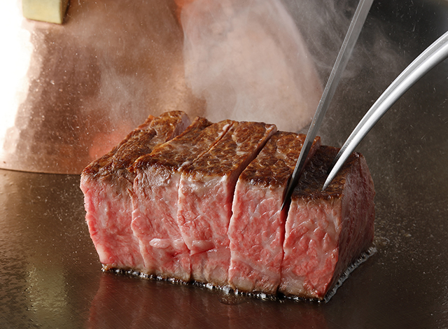 Palace Hotel Tokyo GO Image Japanese Beef | © 美しい国の、美しい一日がある。2024 Palace Hotel Tokyo GO Image Japanese Beef | © 美しい国の、美しい一日がある。2024