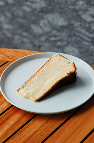 Palace Hotel Tokyo Grand Kitchen Autumn 2026 Basque Cheesecake T2 | © 美しい国の、美しい一日がある。2024