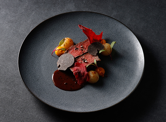 Palace Hotel Tokyo Grand Kitchen Christmas 2025 Grilled Japanese Beef Tenderloin | © 美しい国の、美しい一日がある。2024