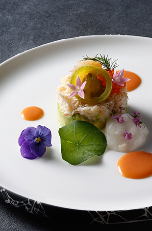 Palace Hotel Tokyo Grand Kitchen Christmas 2025 Zuwai Crab And Avocado Timbale T2 | © 美しい国の、美しい一日がある。2024