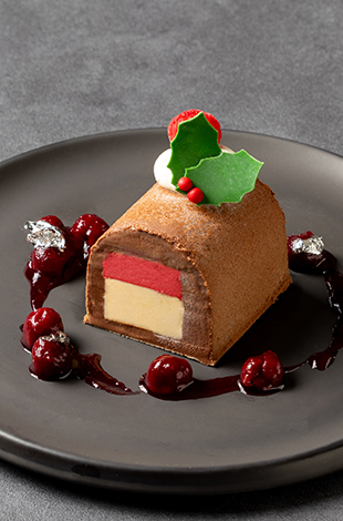 Palace Hotel Tokyo Grand Kitchen Christmas 2026 Yule Log Ice Cream Cake T2 | © 美しい国の、美しい一日がある。2024