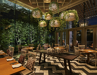 Palace Hotel Tokyo Grand Kitchen Garden Room Evening 2023 HT2 | © 美しい国の、美しい一日がある。2024 Palace Hotel Tokyo Grand Kitchen Garden Room Evening 2023 HT2 | © 美しい国の、美しい一日がある。2024