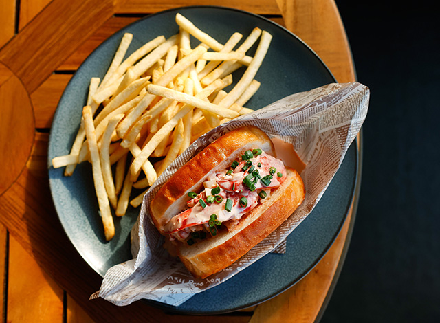 Palace Hotel Tokyo Grand Kitchen Summer 2026 Lobster Roll | © 美しい国の、美しい一日がある。2024