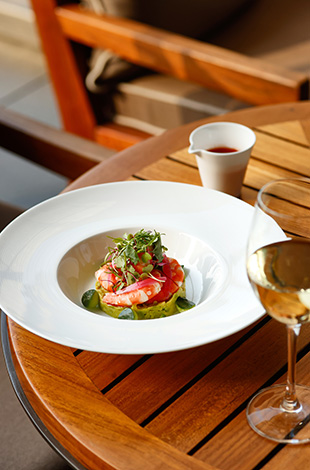 Palace Hotel Tokyo Grand Kitchen Summer 2026 Shrimp And Avocado Cocktail T2 | © 美しい国の、美しい一日がある。2024 Palace Hotel Tokyo Grand Kitchen Summer 2026 Shrimp And Avocado Cocktail T2 | © 美しい国の、美しい一日がある。2024