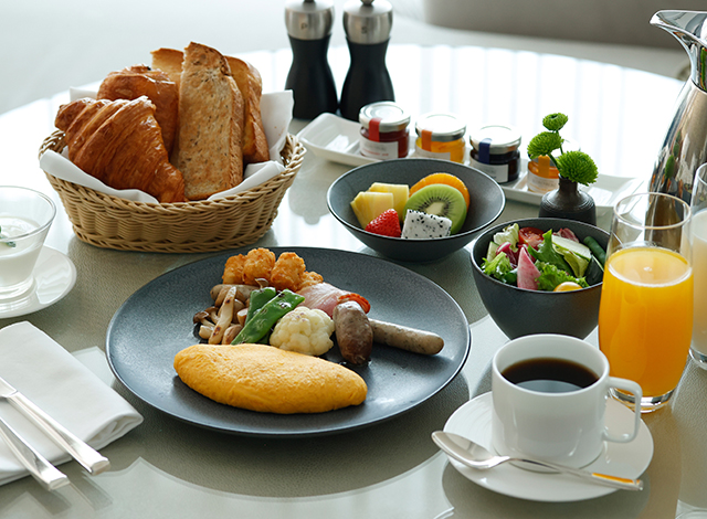 Palace Hotel Tokyo In Room Dining Breakfast 2025 II | © 美しい国の、美しい一日がある。2024