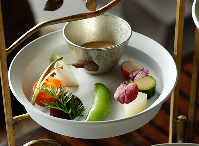 Palace Hotel Tokyo Lounge Bar Prive Autumn 2025 Afternoon Tea Terre Et Mer Savories Seasonal Vegetables | © 美しい国の、美しい一日がある。2024