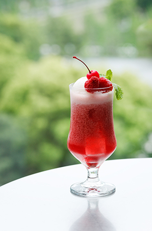 Palace Hotel Tokyo Lounge Bar Prive Autumn 2025 Raspberry Cream Soda T2 | © 美しい国の、美しい一日がある。2024