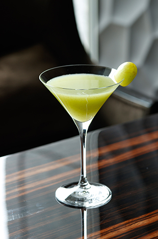 Palace Hotel Tokyo Lounge Bar Prive Autumn 2025 Shine Muscat Martini T2 | © 美しい国の、美しい一日がある。2024