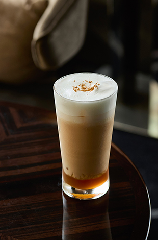 Palace Hotel Tokyo Lounge Bar Prive Autumn 2026 Apple And Caramel Iced Royal Milk Tea T2 | © 美しい国の、美しい一日がある。2024
