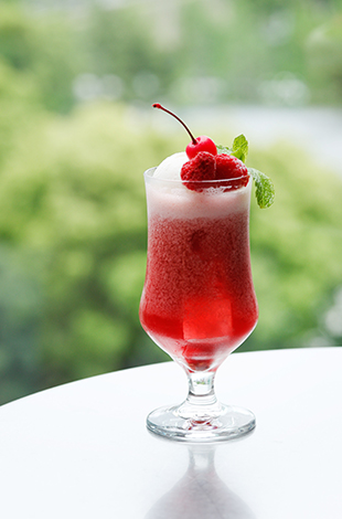 Palace Hotel Tokyo Lounge Bar Prive Autumn 2026 Raspberry Cream Soda T2 | © 美しい国の、美しい一日がある。2024