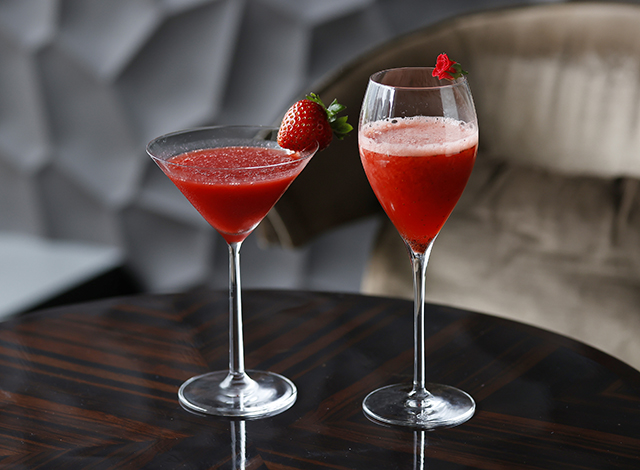 Palace Hotel Tokyo – Lounge Bar Privé – Christmas 2023 – Strawberry Cocktails