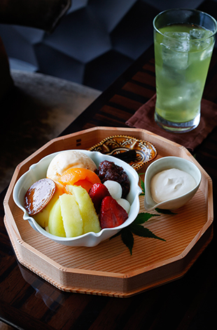 Palace Hotel Tokyo Lounge Bar Prive Seasonal Anmitsu Creme Caramel Roasted Green Tea Milk Pudding T2 | © 美しい国の、美しい一日がある。2024