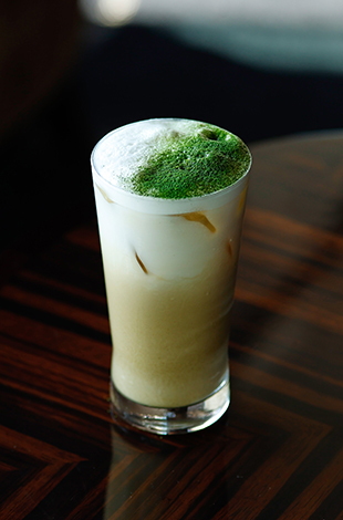 Palace Hotel Tokyo Lounge Bar Prive Spring 2026 Matcha Iced Royal Milk Tea T2 | © 美しい国の、美しい一日がある。2024