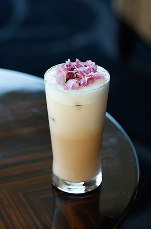 Palace Hotel Tokyo Lounge Bar Prive Spring 2026 Sakura Iced Royal Milk Tea T2 | © 美しい国の、美しい一日がある。2024