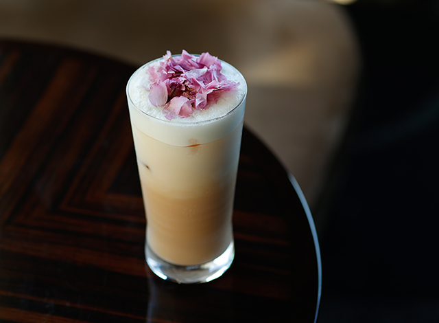 Palace Hotel Tokyo Lounge Bar Prive Spring 2026 Sakura Selections Sakura Iced Royal Milk Tea | © 美しい国の、美しい一日がある。2024