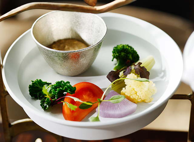 Palace Hotel Tokyo Lounge Bar Prive Summer 2026 Afternoon Tea Terre Et Mer Savories Seasonal Vegetables | © 美しい国の、美しい一日がある。2024 Palace Hotel Tokyo Lounge Bar Prive Summer 2026 Afternoon Tea Terre Et Mer Savories Seasonal Vegetables | © 美しい国の、美しい一日がある。2024