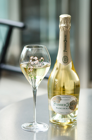 Palace Hotel Tokyo Lounge Bar Prive Summer 2026 Perrier Jouet Blanc De Blancs T2 | © 美しい国の、美しい一日がある。2024 Palace Hotel Tokyo Lounge Bar Prive Summer 2026 Perrier Jouet Blanc De Blancs T2 | © 美しい国の、美しい一日がある。2024