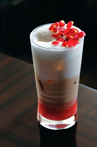 Palace Hotel Tokyo - Lounge Bar Privé - Winter 2024 - Strawberry Selections - Iced Strawberry Royal Milk Tea - H2 Palace Hotel Tokyo - Lounge Bar Privé - Winter 2024 - Strawberry Selections - Iced Strawberry Royal Milk Tea - H2