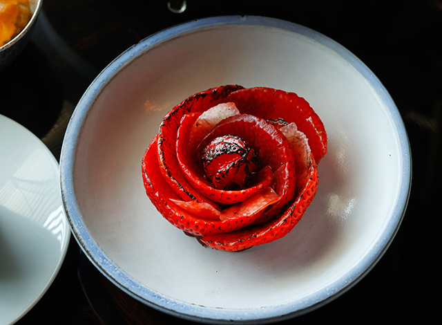 Palace Hotel Tokyo Lounge Bar Prive Winter 2025 Afternoon Tea Terre Et Mer Sweets Cake | © 美しい国の、美しい一日がある。2024 Palace Hotel Tokyo Lounge Bar Prive Winter 2025 Afternoon Tea Terre Et Mer Sweets Cake | © 美しい国の、美しい一日がある。2024