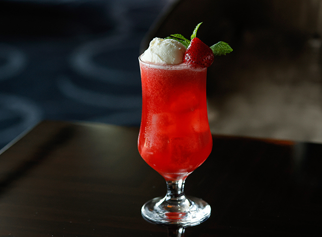 Palace Hotel Tokyo Lounge Bar Prive Winter 2025 Strawberry Selections Strawberry Cream Soda | © 美しい国の、美しい一日がある。2024 Palace Hotel Tokyo Lounge Bar Prive Winter 2025 Strawberry Selections Strawberry Cream Soda | © 美しい国の、美しい一日がある。2024