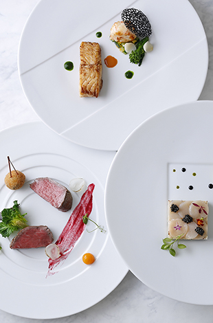 Palace Hotel Tokyo New Years Activities New Year Dinner T2 | © 美しい国の、美しい一日がある。2024