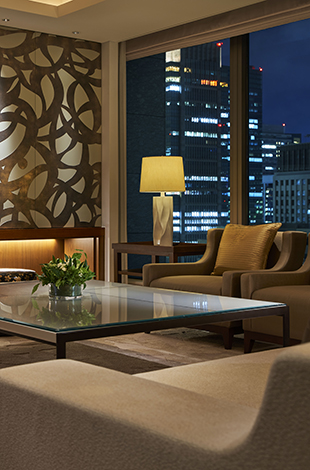 Palace Hotel Tokyo Palace Suite Living Room T2 | © 美しい国の、美しい一日がある。2024 Palace Hotel Tokyo Palace Suite Living Room T2 | © 美しい国の、美しい一日がある。2024