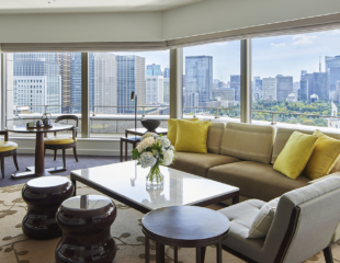 Palace Hotel Tokyo Park Suite Living Room Daytime 2023 FF2 | © 美しい国の、美しい一日がある。2024