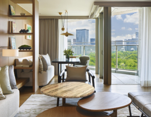 Palace Hotel Tokyo – Premier Suite – Living Room – Daytime