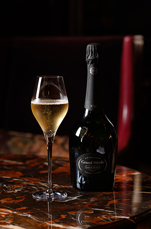 Palace Hotel Tokyo Royal Bar Winter 2025 Laurent Perrier Grand Siecle T2 | © 美しい国の、美しい一日がある。2024