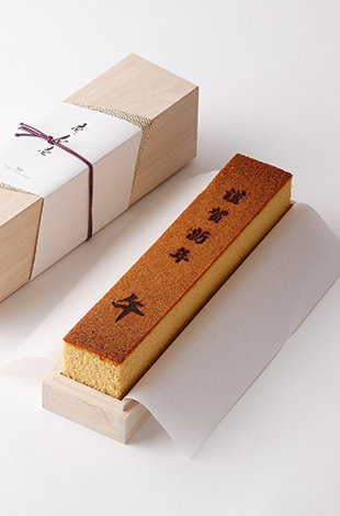 Palace Hotel Tokyo Sweets Deli New Year 2026 Sake Cake Uma T2 | © 美しい国の、美しい一日がある。2024