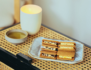 Palace Hotel Tokyo Sweets Deli Orange And Raisin Cranberry Sandwich Cookies HT2 | © 美しい国の、美しい一日がある。2024