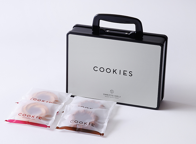 Palace Hotel Tokyo Sweets Deli Raspberry Jam Cookies And Chocolate Cookies | © 美しい国の、美しい一日がある。2024 Palace Hotel Tokyo Sweets Deli Raspberry Jam Cookies And Chocolate Cookies | © 美しい国の、美しい一日がある。2024