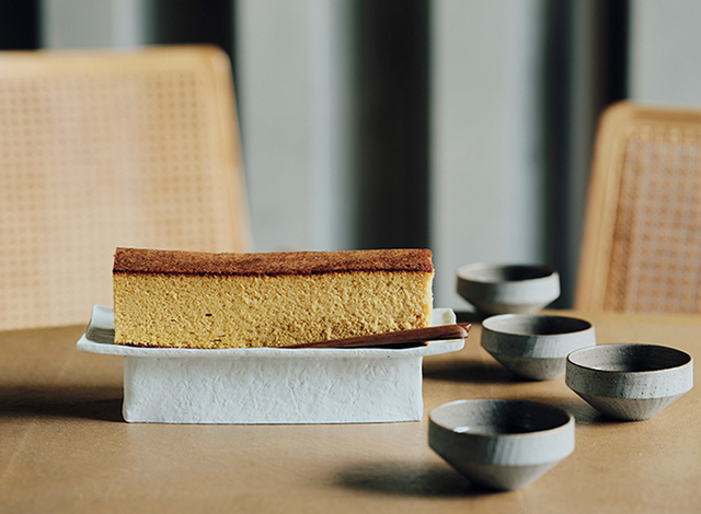 Palace Hotel Tokyo Sweets Deli Sake Cake 1 1 1 | © 美しい国の、美しい一日がある。2024