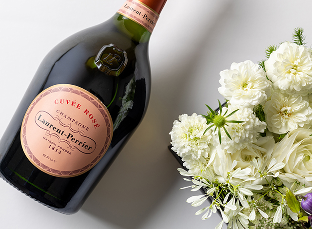 Palace Hotel Tokyo Sweets Deli White Day 2026 Laurent Perrier Rose With Flower Arrangement | © 美しい国の、美しい一日がある。2024 Palace Hotel Tokyo Sweets Deli White Day 2026 Laurent Perrier Rose With Flower Arrangement | © 美しい国の、美しい一日がある。2024