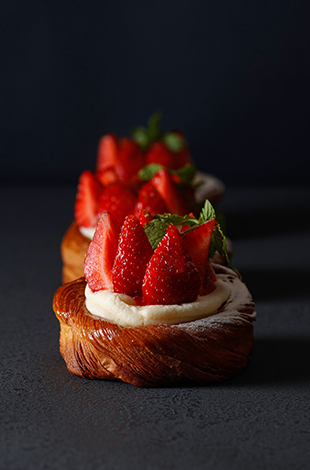Palace Hotel Tokyo Sweets Deli Winter 2025 Strawberry Selections Strawberry Danish T2 | © 美しい国の、美しい一日がある。2024 Palace Hotel Tokyo Sweets Deli Winter 2025 Strawberry Selections Strawberry Danish T2 | © 美しい国の、美しい一日がある。2024