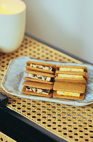 Palace Hotel Tokyo SweetsDeli Orange And RaisinCranberry Sandwich Cookies T2 | © 美しい国の、美しい一日がある。2024