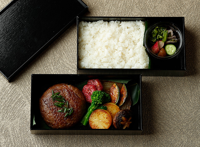 Palace Hotel Tokyo – Takeout – GO – Wagyu Patty Box with Rice – H2