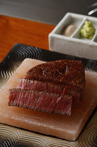 Palace Hotel Tokyo Teppanyaki GO Beef On Himalayan Salt Plate T2 | © 美しい国の、美しい一日がある。2024