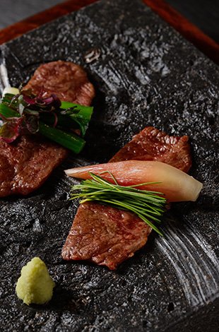 Palace Hotel Tokyo Teppanyaki GO Summer 2026 Hekisui Dinner Sliced Wagyu With Leeks T2 | © 美しい国の、美しい一日がある。2024 Palace Hotel Tokyo Teppanyaki GO Summer 2026 Hekisui Dinner Sliced Wagyu With Leeks T2 | © 美しい国の、美しい一日がある。2024